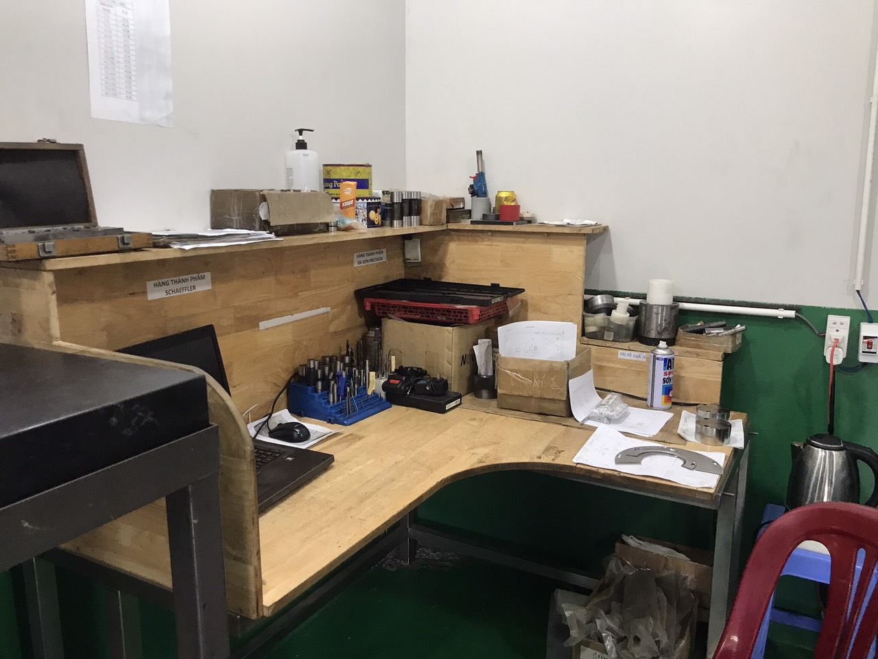 Work bench (4).jpg